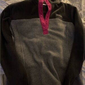 Columbia Black and Gray Crewneck Sweater
